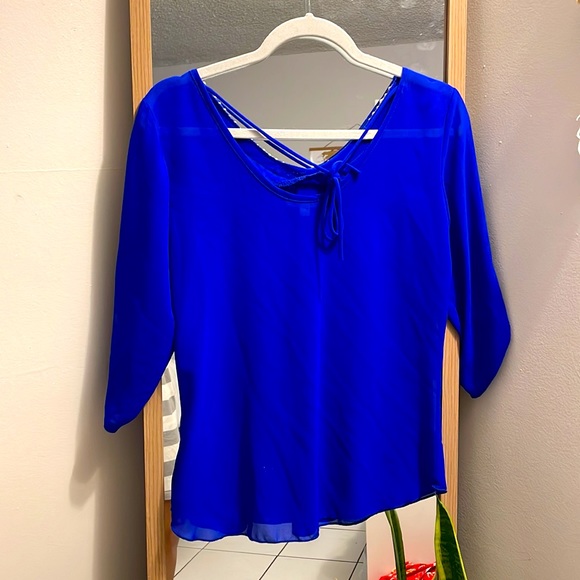 Blue 3/4 sleeve top - Picture 2 of 2